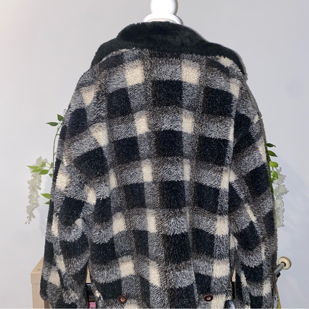 Velour County vintage style black and white plaid fuzzy button down coat - Picture 6 of 9